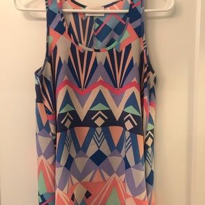 ❌ SOLD S Everly open back geometric tunic